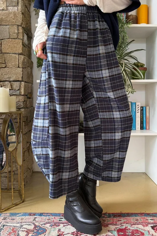Patrick Plaid Brushed Cotton 7/8 Barrel Pant Navy